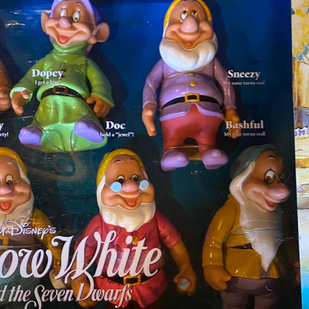 Mattel Snow White and the Seven Dwarfs Action Figures Set - Picture 2 of 5
